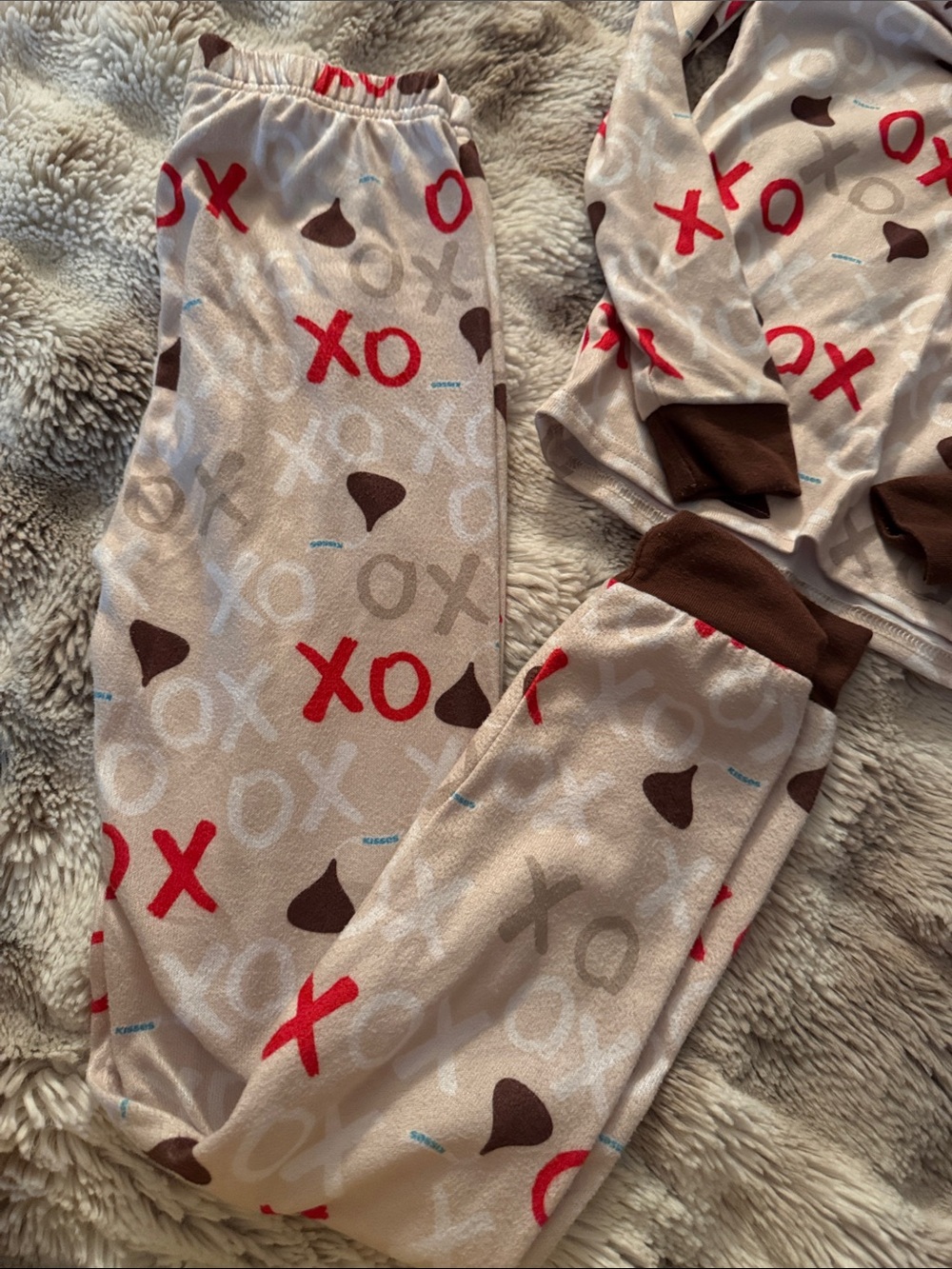 Kids Hershey 'XO' Fleece Pajama Set - Picture 4 of 4